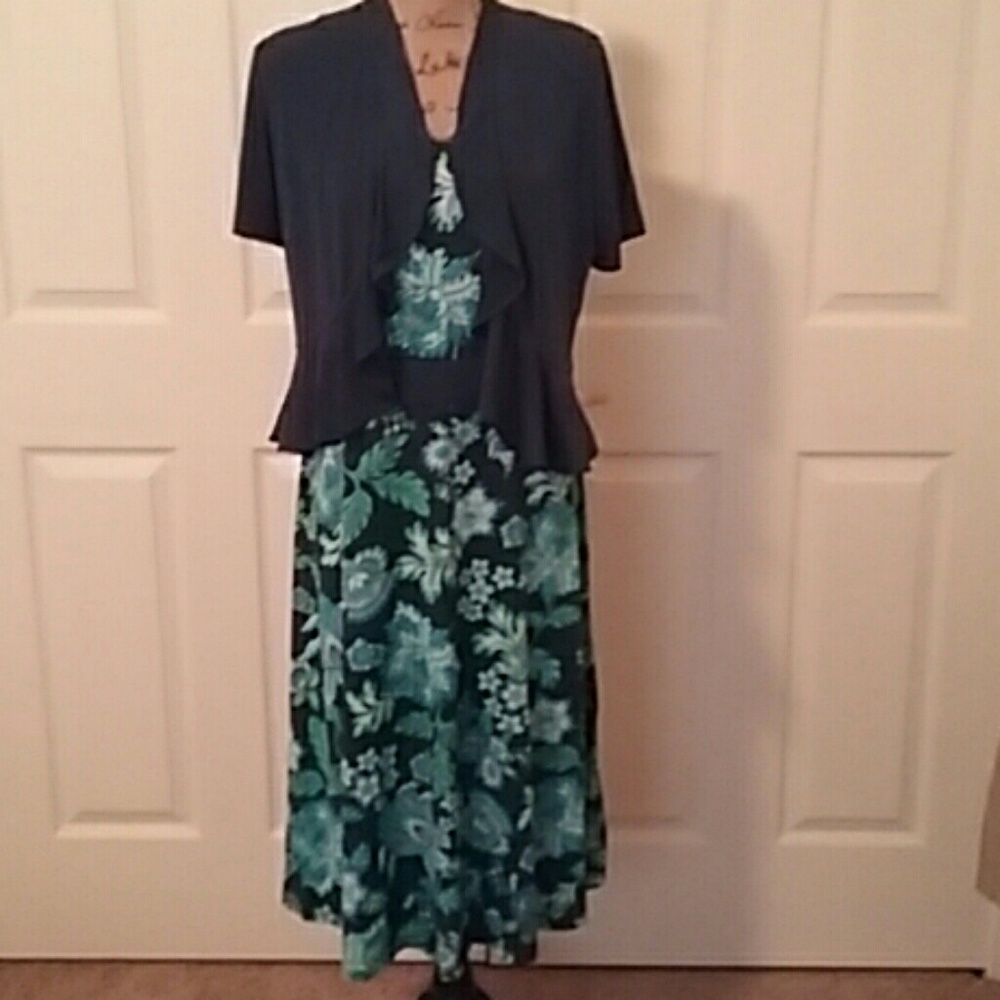 NWOT 🌻 | BFA CLASSICS Women Floral Dress